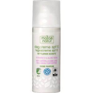 Weiße Matas Natur Tagescreme Flasche mit SPF 15 und Bio-Inhaltsstoffen.