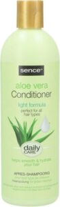 Grüne Flasche Aloe Vera Conditioner mit goldfarbenem Deckel und Beschriftungen.