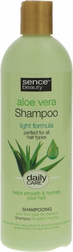 Grüne Shampooflasche mit Aloe Vera und Produktinformationen auf der Vorderseite
