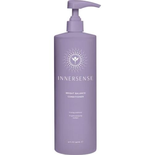 Lila Conditioner-Flasche mit Pumpspender und Innersense-Logo.