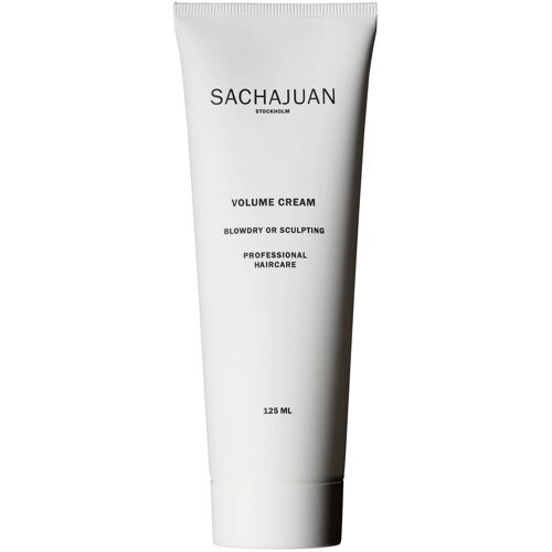 Weiße Tube mit schwarzem Aufdruck für Haarvolumencreme von Sachajuan.