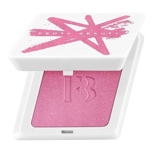 Rosa Lidschatten in weißem Behälter mit Fenty Beauty Logo. Rosa Lidschatten in weißem Behälter mit Fenty Beauty Logo.