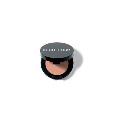 Geöffnete kompakte Puderdose von Bobbi Brown auf weißem Hintergrund. Geöffnete kompakte Puderdose von Bobbi Brown auf weißem Hintergrund.