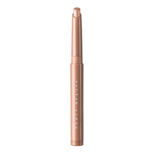 Roségoldener Fenty Beauty Lippenstift mit verlängertem Applikator. Roségoldener Fenty Beauty Lippenstift mit verlängertem Applikator.