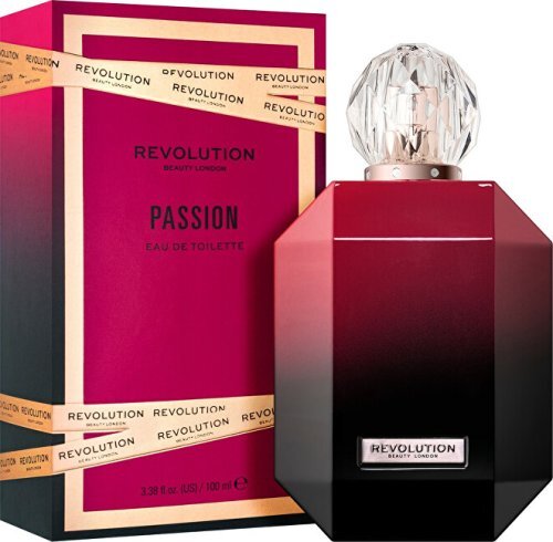 Rote Parfümflasche mit facettiertem Verschluss, in passender Verpackung.