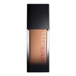Rechteckige Make-up-Foundation-Flasche mit schwarzem Deckel und transparentem Behälter.