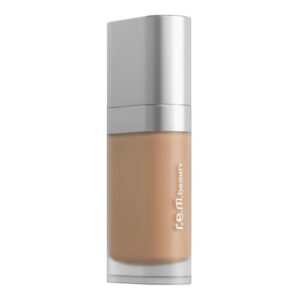 Eine braune Foundation-Flasche mit silbernem Verschluss und r.e.m Beschriftung.