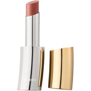 Offener Lippenstift mit silberner Schutzhülle und goldener Kappe