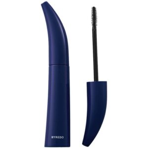 Dunkelblaue Mascara mit geschwungener Kappe und freiliegendem Applikator.