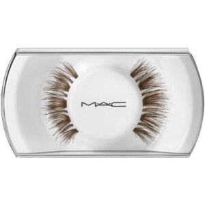 Kunststoffverpackung mit MAC Kunstwimpern in natürlichen Brauntönen.