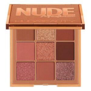 Lidschattenpalette mit neun Schattierungen in Nude-Tönen.