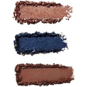 Drei Lidschatten-Streifen in Bronze, Blau und Braun auf weißem Hintergrund.