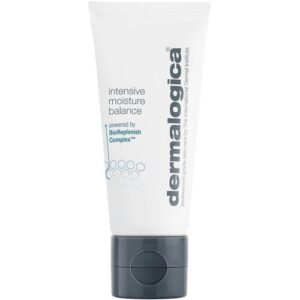 Weiße Tube Dermalogica Feuchtigkeitscreme mit grauem Verschluss auf weißem Hintergrund.