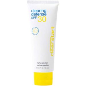 Weiße Tube mit gelber Schrift, beschriftet als SPF 30 Sonnenschutz.