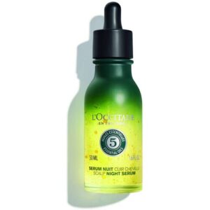 Grünes Haarserumfläschchen mit Pipette, L'Occitane Etikett, auf weißem Hintergrund.