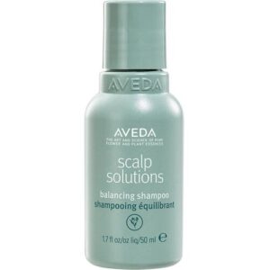 Grüne Shampoo-Flasche mit Aveda Scalp Solutions Aufschrift.