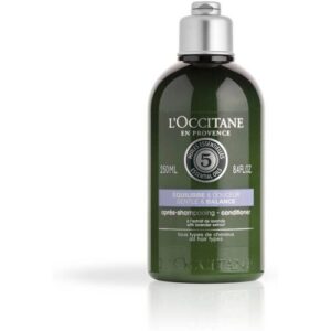 Grüne Conditionerflasche von L'Occitane mit Lavendelöl, 250ml.