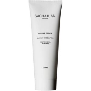 Weiße Tube mit schwarzem Aufdruck für Haarvolumencreme von Sachajuan.