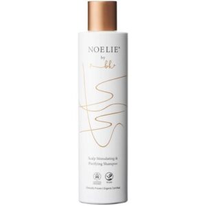Weiße Flasche mit goldener Schrift, enthält Kopfhaut stimulierendes Shampoo.