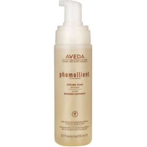Flasche Aveda Phomollient Styling-Schaum mit Pumpverschluss auf weißem Hintergrund.