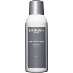Graue Sprayflasche mit Aufschrift, enthält Dark Volume Powder von Sachajuan.