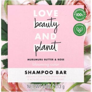 Verpackung eines veganen Shampoo-Riegels mit rosa Design und Rosenmotiv.