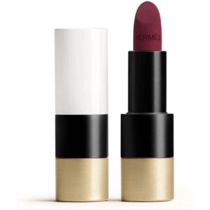 Geöffneter Lippenstift in dunklem Rot mit goldener und schwarzer Hülse.