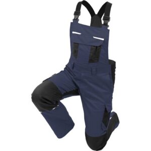 Blaue Latzhose mit schwarzen Einsätzen und verstärktem Knieschutz auf weißem Hintergrund.