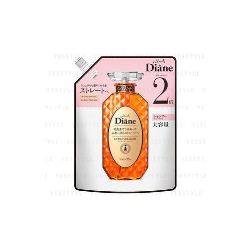 Nachfüllpackung eines Shampoos mit orangefarbener Flasche und japanischer Beschriftung. Nachfüllpackung eines Shampoos mit orangefarbener Flasche und japanischer Beschriftung.