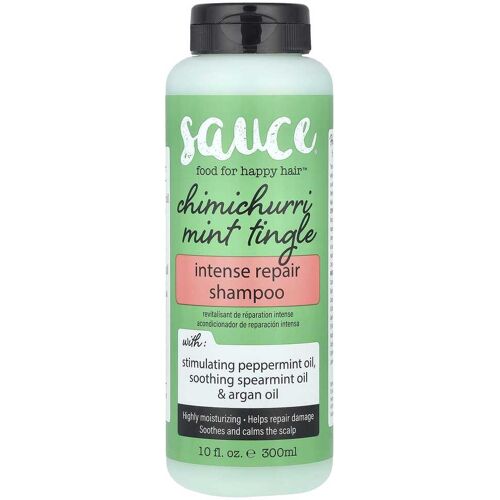 Mintgrünes Shampoo in Flasche mit schwarzem Deckel und Etikett in Pastelltönen. Mintgrünes Shampoo in Flasche mit schwarzem Deckel und Etikett in Pastelltönen.
