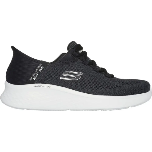 Schwarz-weißer Sneaker mit markantem Design und rutschfester Sohle.