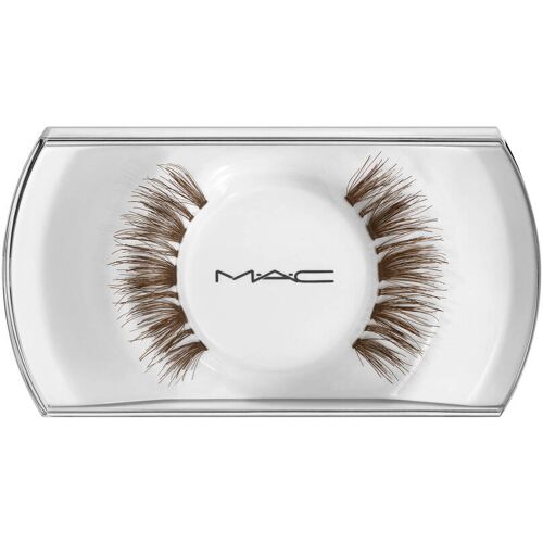 Kunststoffverpackung mit MAC Kunstwimpern in natürlichen Brauntönen.